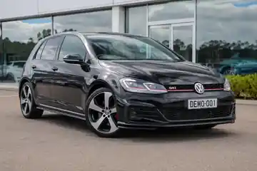 [DEMO] Volkswagen Golf VII GTI Performance DSG